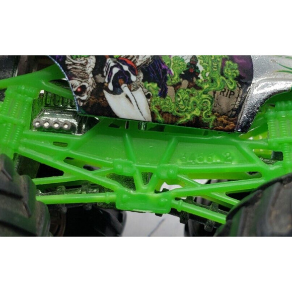 Hot Wheels Monster Jam Grave Digger Chrome Silver 1:64 - Picture 8 of 8